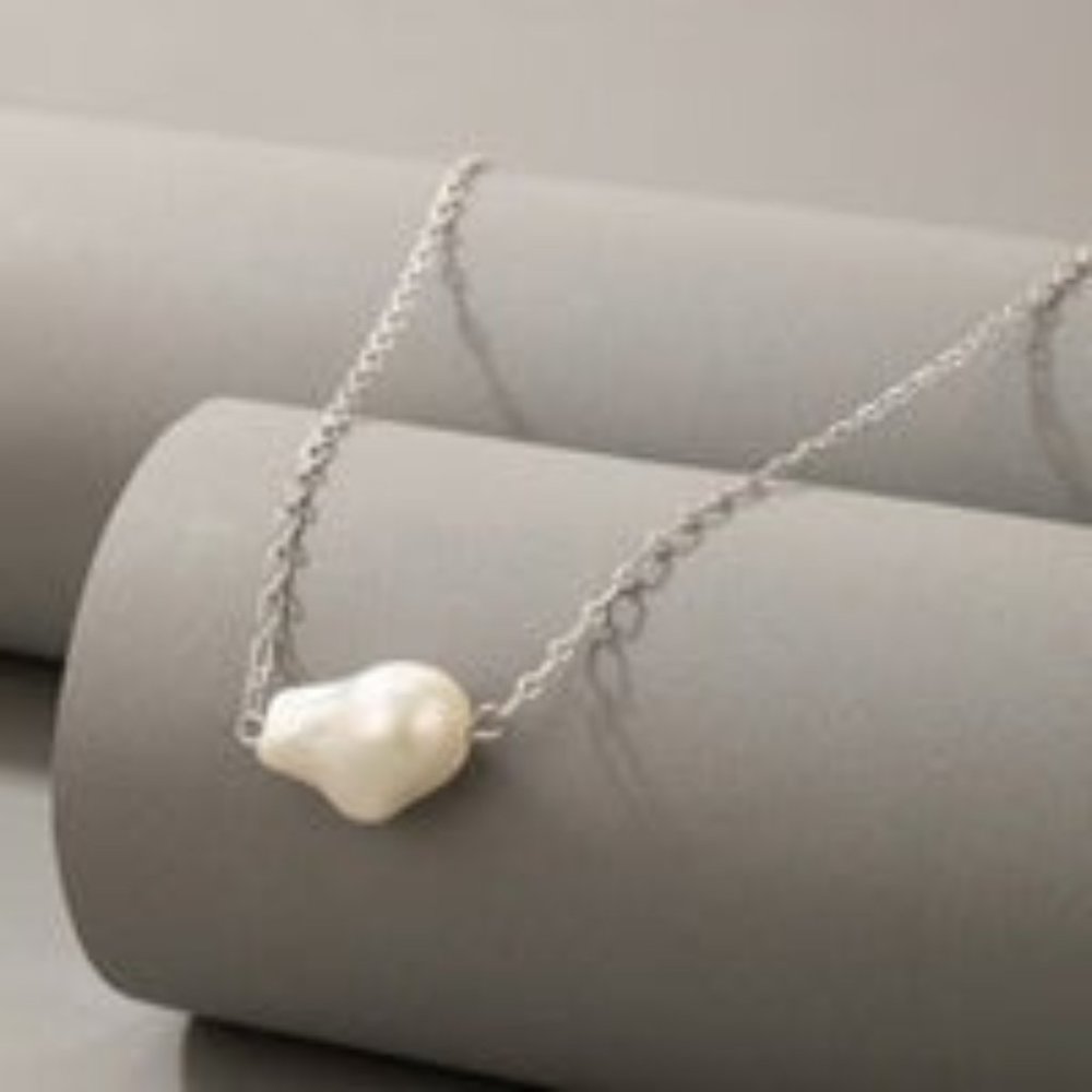 Oval Pearl Pendant Thin Necklace for Women